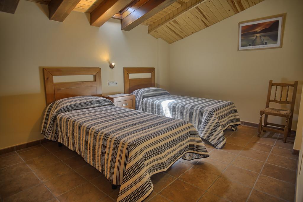 Apartamentos Casa Riu Sahún Habitación foto
