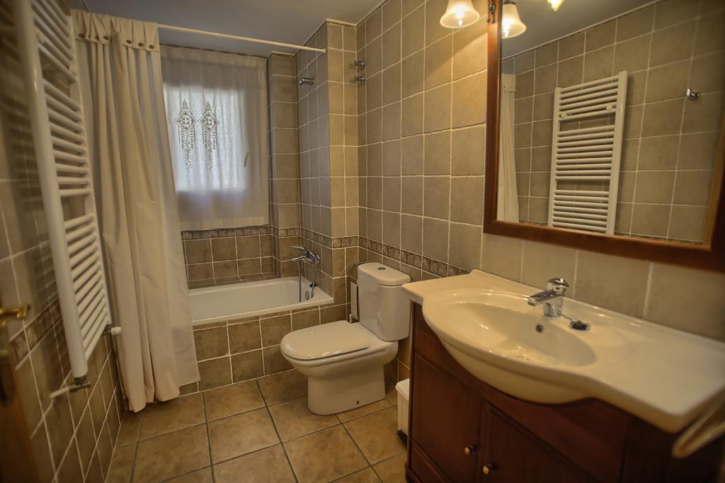 Apartamentos Casa Riu Sahún Habitación foto