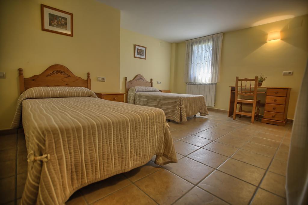 Apartamentos Casa Riu Sahún Habitación foto