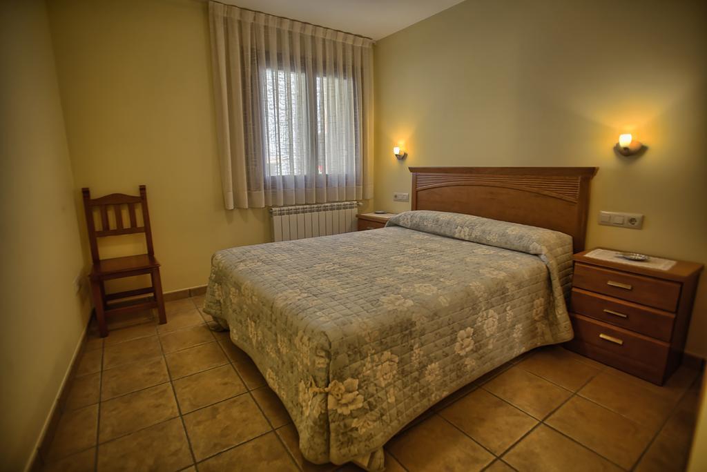 Apartamentos Casa Riu Sahún Habitación foto