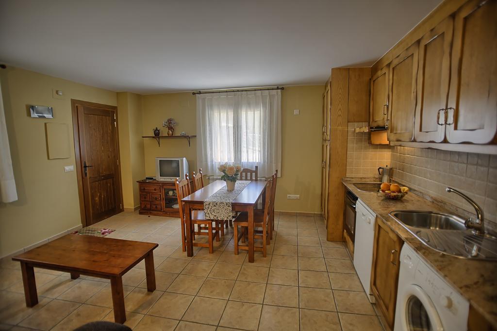 Apartamentos Casa Riu Sahún Habitación foto